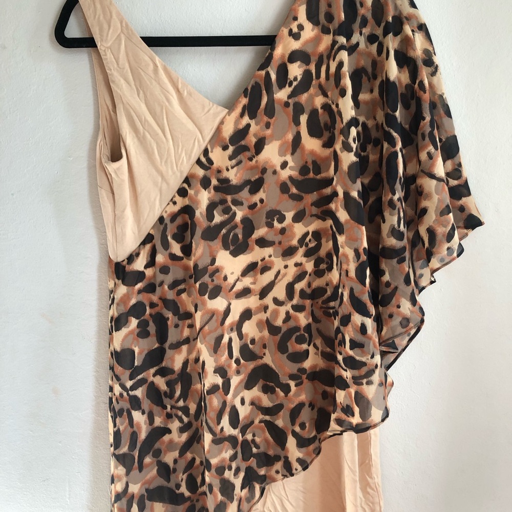 Bebe Flutter Dress - Picture 5 of 5